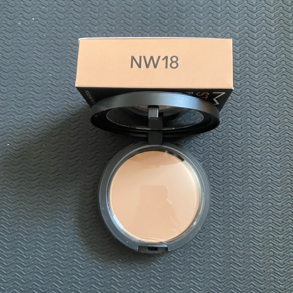MAC Cosmetics Studio Fix Powder Plus Foundation NW18